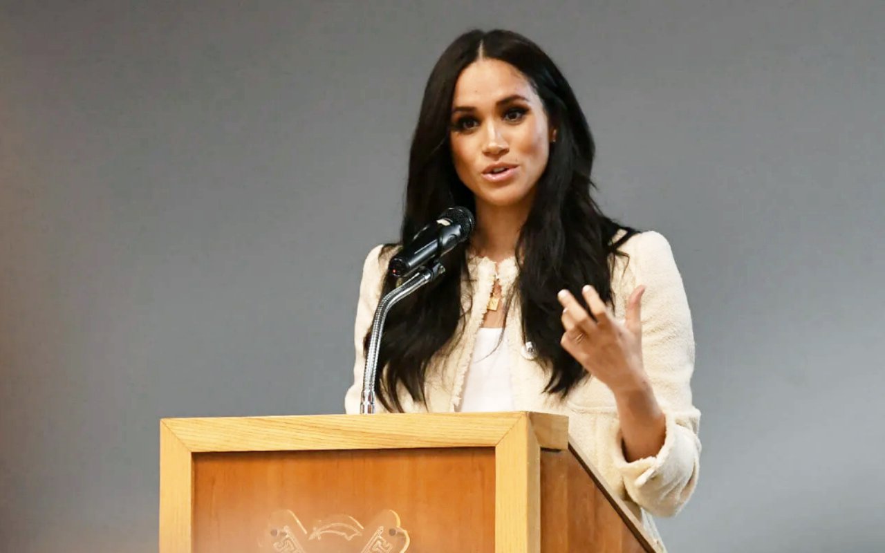 Aksesoris Yang Digunakan Meghan Markle Ini Diduga Jadi Petunjuk Jenis Kelamin Sang Bayi