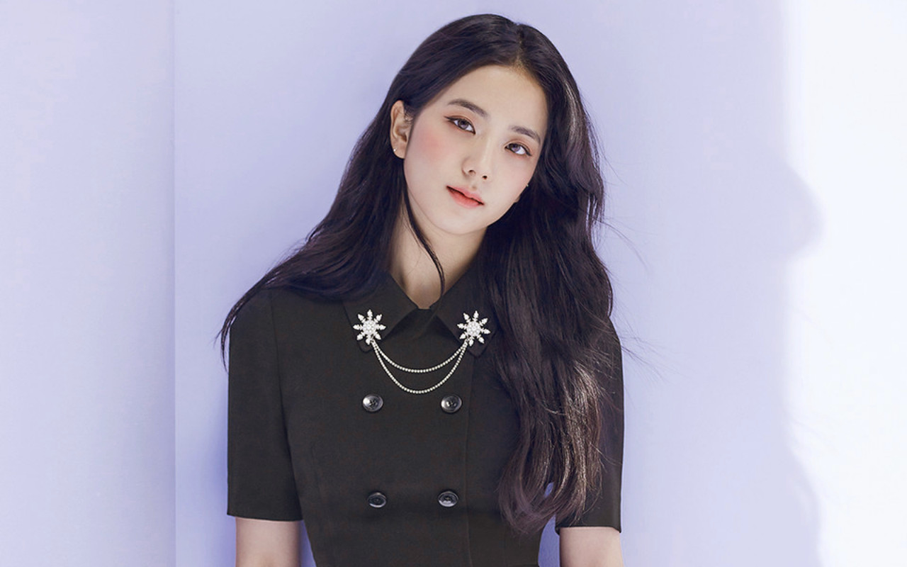 Jisoo Tampak Anggun Syuting 'Snowdrop', Ceria Terima Hadiah Dari Member BLACKPINK