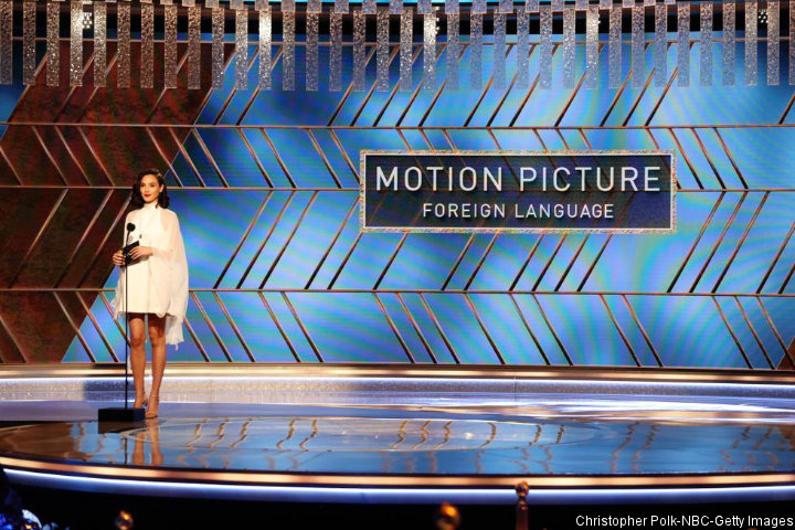 Golden Globes 2021: Begini Penampilan Gal Gadot Saat Jadi Presenter Tambahan