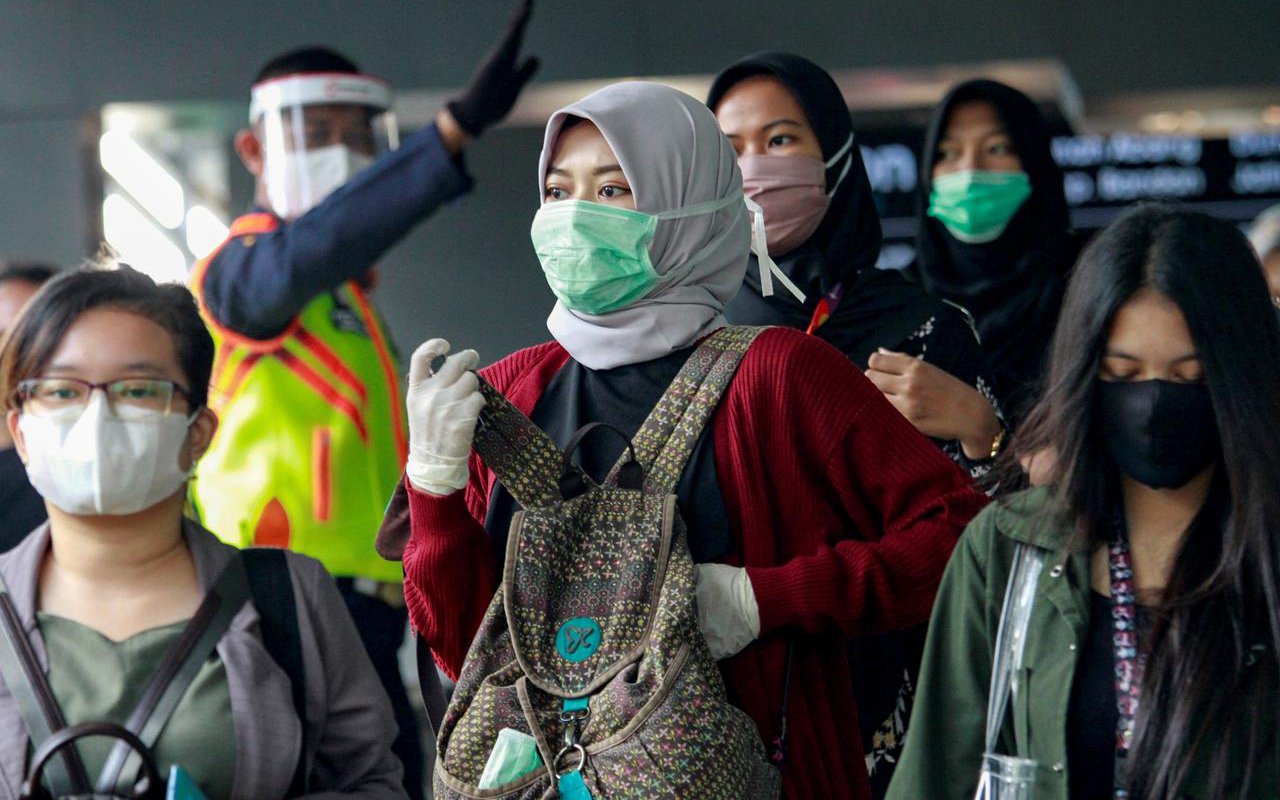 Heboh Batu Nisan Bermasker, Ingatkan Masyarakat Ancaman Pandemi COVID-19 Belum Berakhir