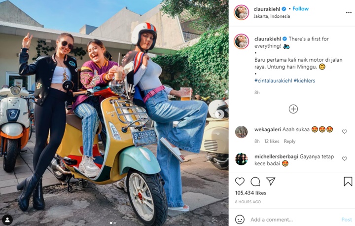 Cinta Laura Asyik Nongkrong Bareng Awkarin dan Erika Carlina, Pamer Keahlian Naik Vespa