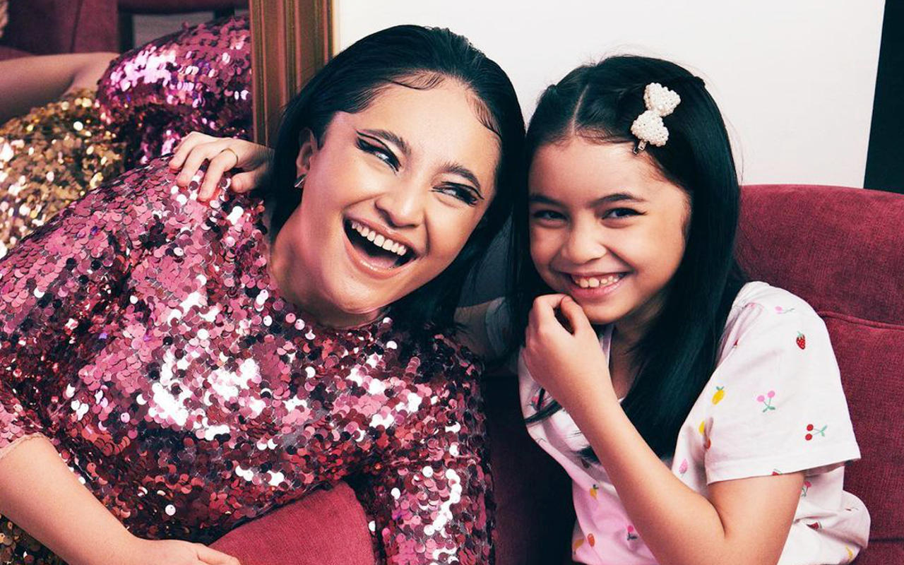 Marshanda Mirror Selfie Bareng Putri Cantik, Ruang Baju Bak Toko Pakaian Bikin Salfok