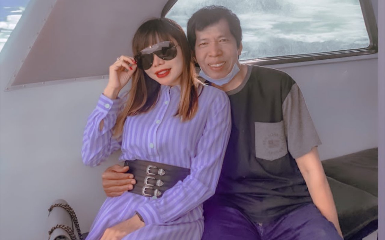 Nikahi Bule Secara Adat, Eva Belisima Eks Kiwil Pamer Foto Cium Bibir Jadi Sorotan