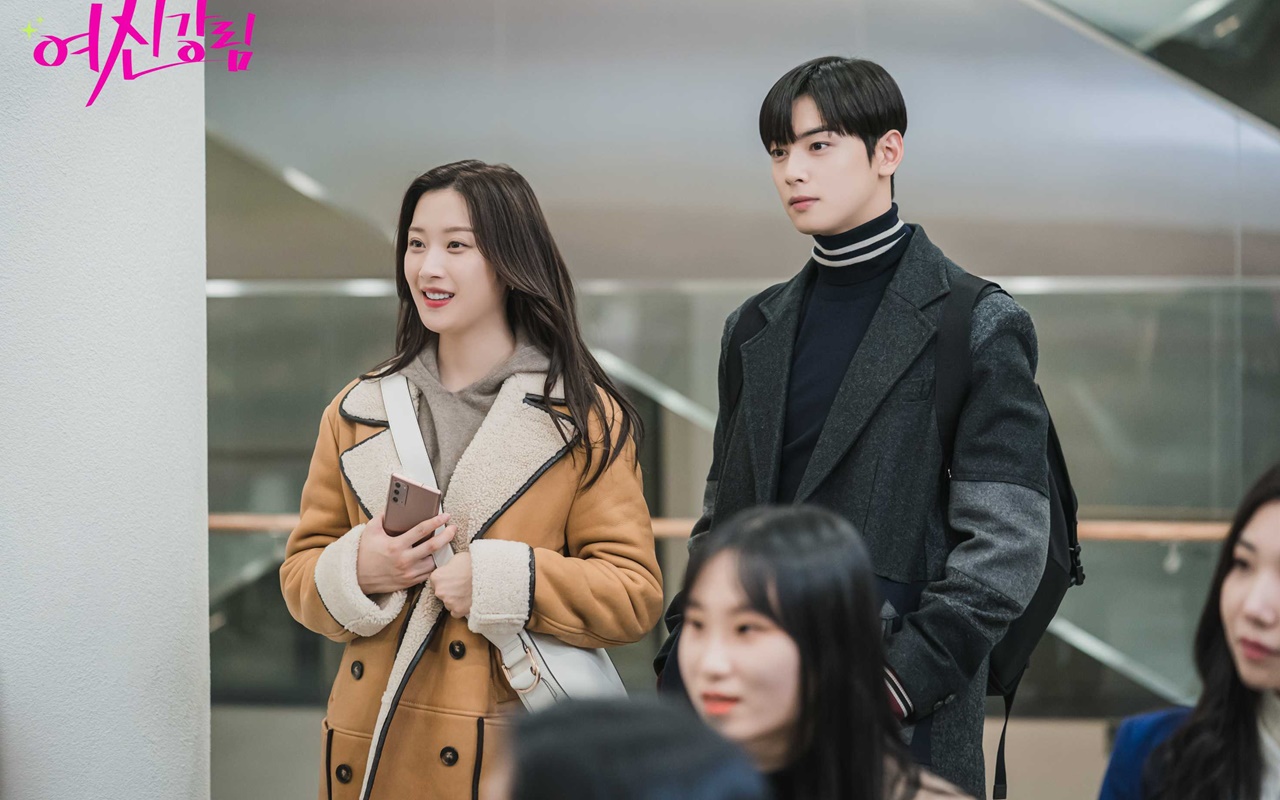 Cha Eunwoo Ungkap Grogi Syuting Adegan Bareng Moon Ga Young Ini di 'True Beauty'