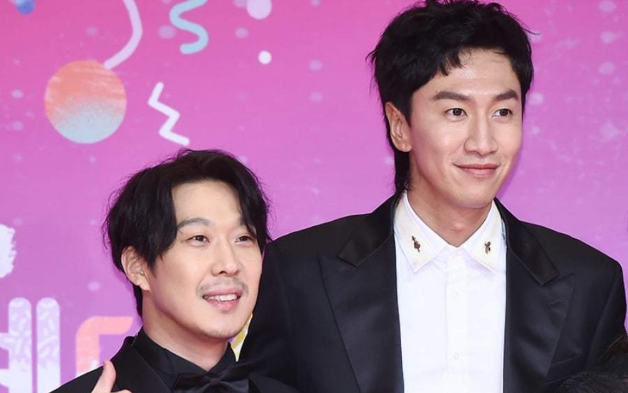 Demi Kejar Uang, Lee Kwang Soo dan Haha Bikin Kaget Ciuman Bibir di 'Running Man'