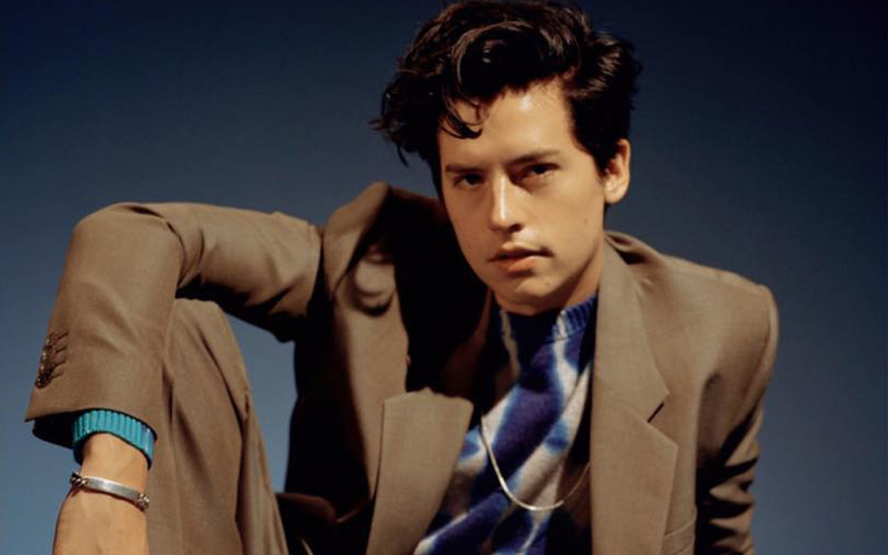 Cole Sprouse Kepergok Sedang Berkencan Bersama Model Cantik