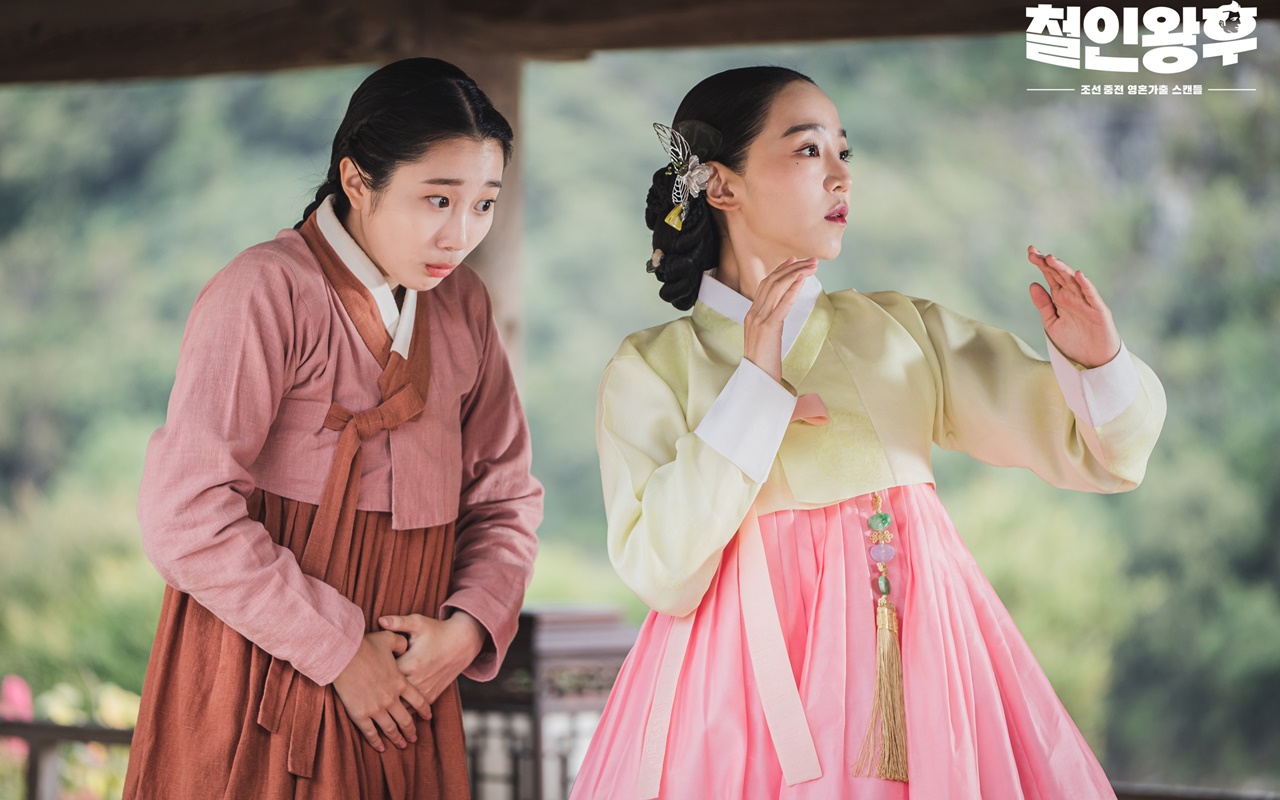 Pemeran Dayang Hong Yeon Akui Malu Saat Beradegan Mesra Dengan Shin Hye Sun di 'Mr. Queen'