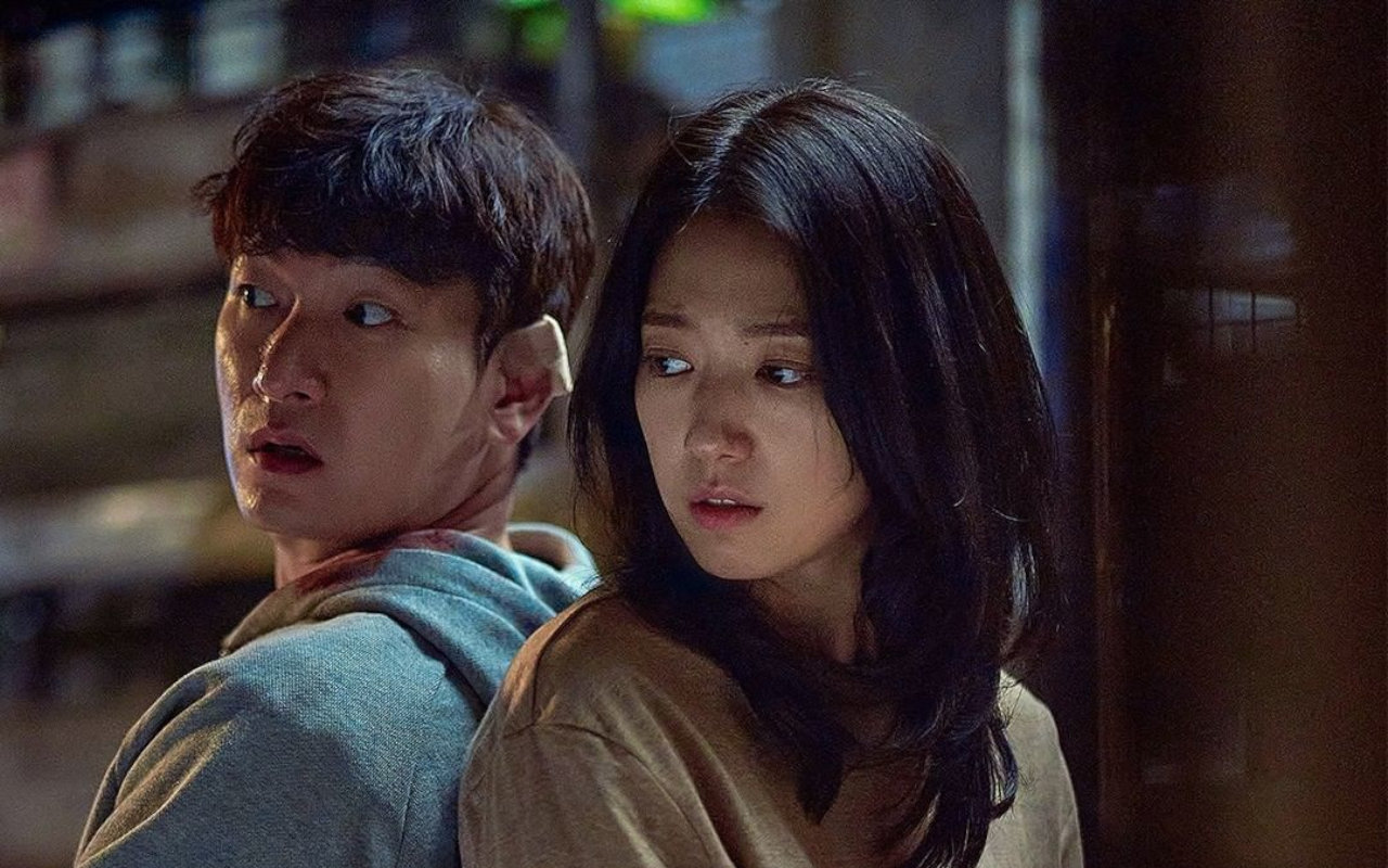 Berbeda dengan Drama, Cho Seung Woo dan Park Shin Hye Super Ceria di Lokasi 'Sisyphus: The Myth'