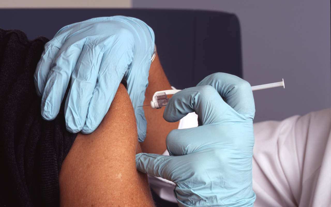 Mendarat di Indonesia, Vaksin AstraZeneca Dapat Izin Penggunaan Darurat Dari BPOM