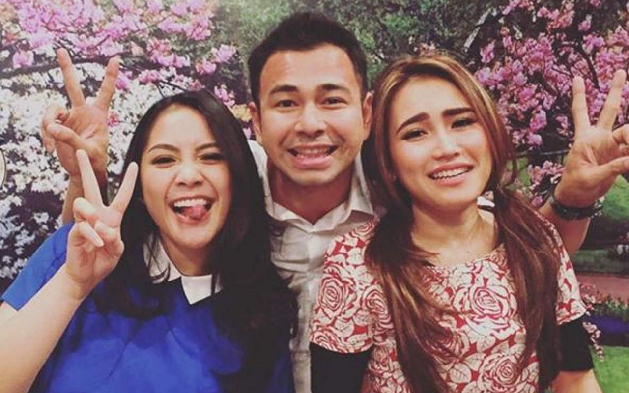 Mitos Foto Bertiga, Potret Lawas Nagita-Raffi dan Ayu Ting Ting Ikut Disorot