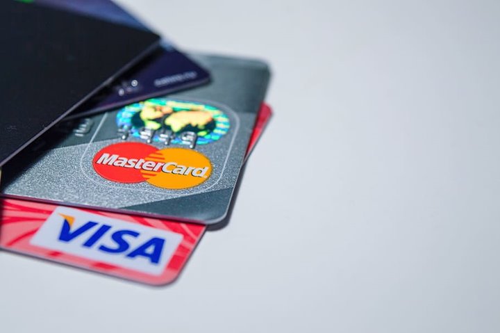 Memakai Kartu ATM untuk Berbelanja