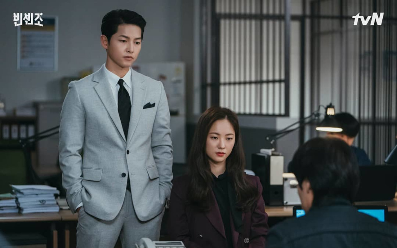 Bukan Jeon Yeo Bin, Song Joong Ki Justru Bermesraan dengan Karakter Ini di 'Vincenzo'