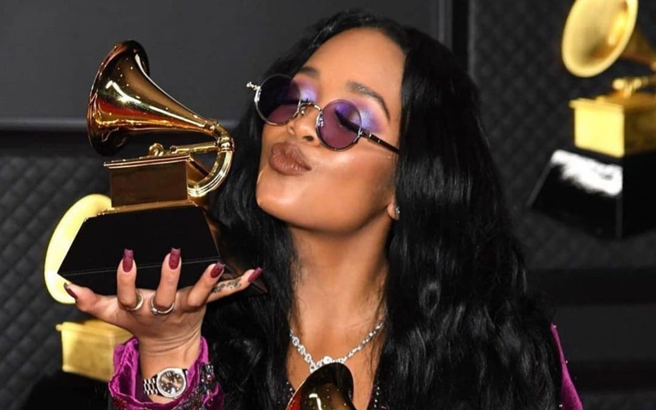 Grammy Awards 2021: H.E.R.Tak Percaya Lagu Yang Ditulis Di Kamar Ibunya Sukses Bawa Pulang Piala