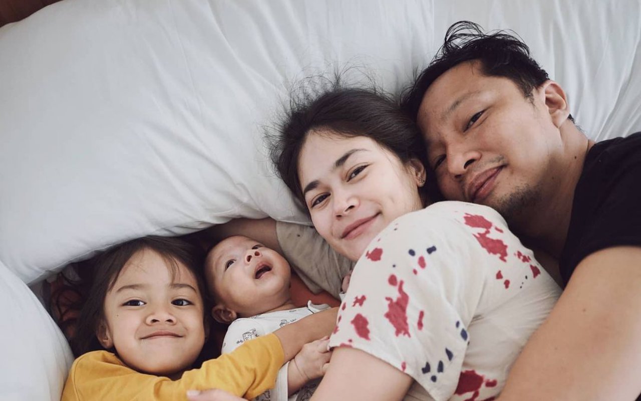 Sandingkan Foto Bayi Ringgo Agus Rahman dan Putra Keduanya, Sabai Morscheck: Aku Melahirkan Suamiku?