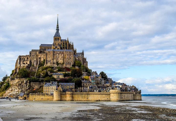 Bersepeda di Situs UNESCO Mont Saint-Michel, Prancis