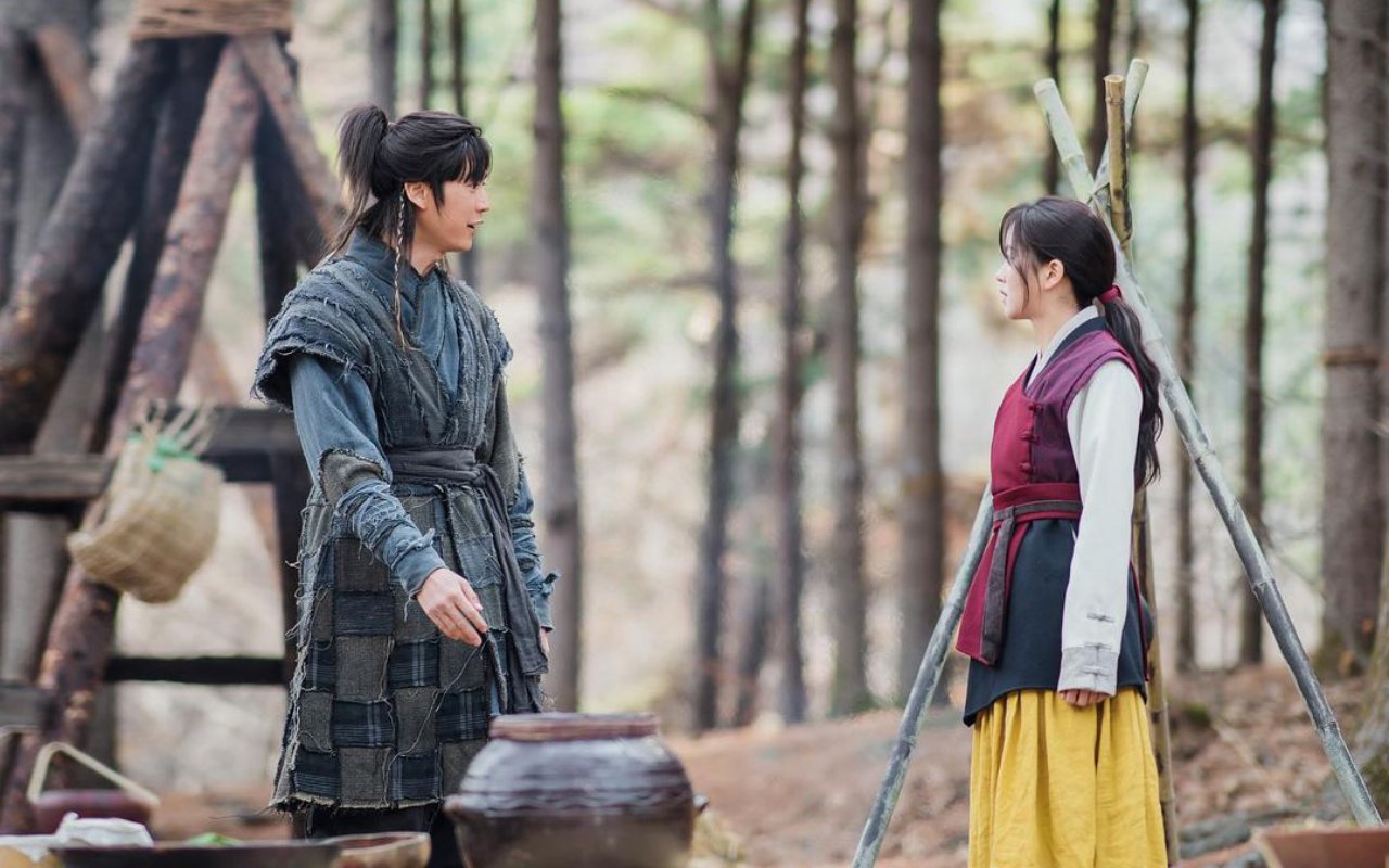 Tinggi Badan Kim So Hyun Bersama Na In Woo di 'River Where The Moon Rises' Buat Syok