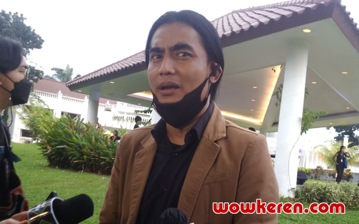 Charly Van Houten Nangis Saat jadi Saksi Di Pernikahan Vicky Prasetyo dan Kalina Oktarani