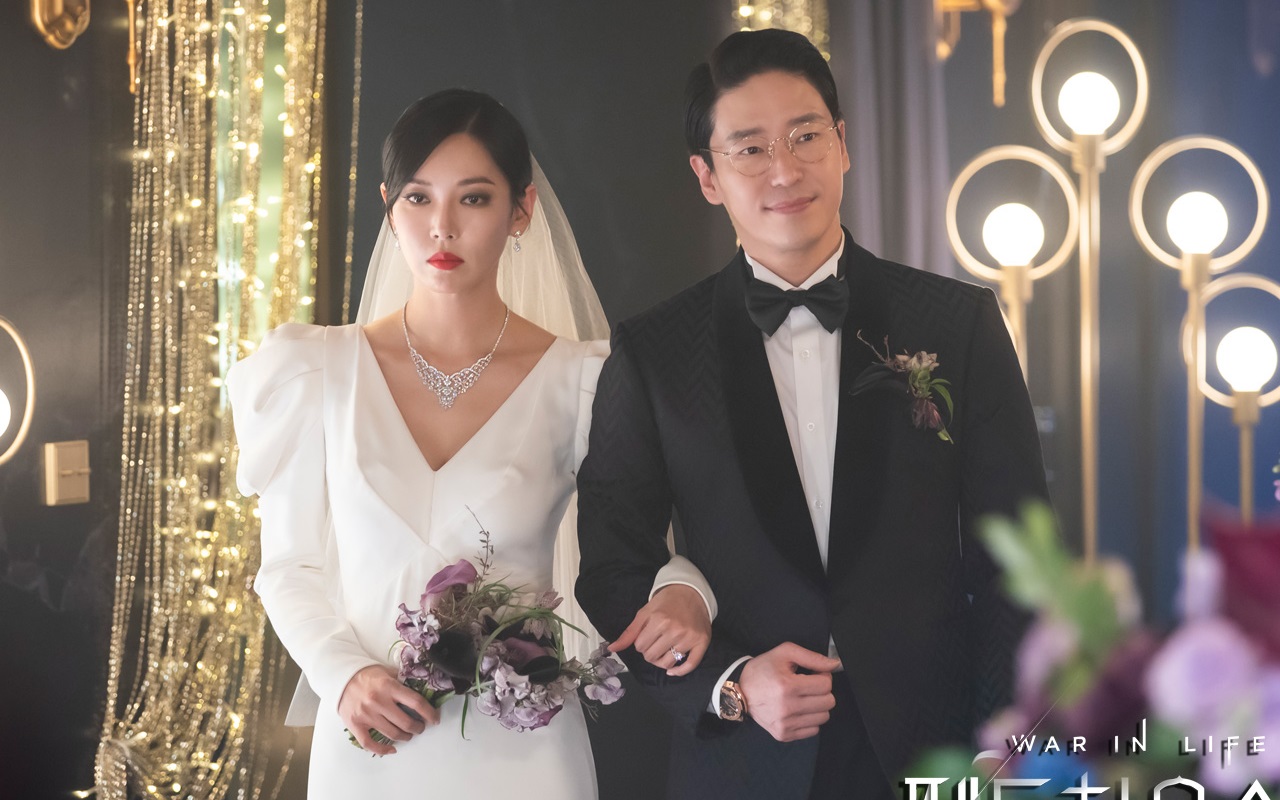 Kim So Yeon Cemberut Tak Bahagia di Acara Pernikahan Dengan Uhm Ki Joon 'Penthouse 2'