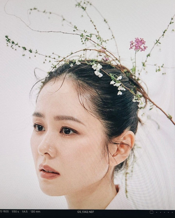 Son Ye Jin Tampil Cantik Dihiasi Bunga, Komentar Lee Min Jung Tak Terduga
