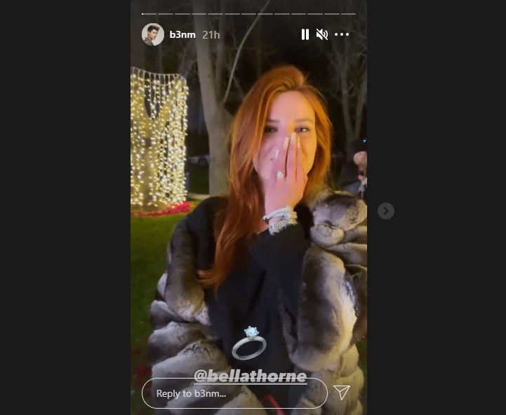 Bella Thorne Resmi Dilamar Pria Asal Italia