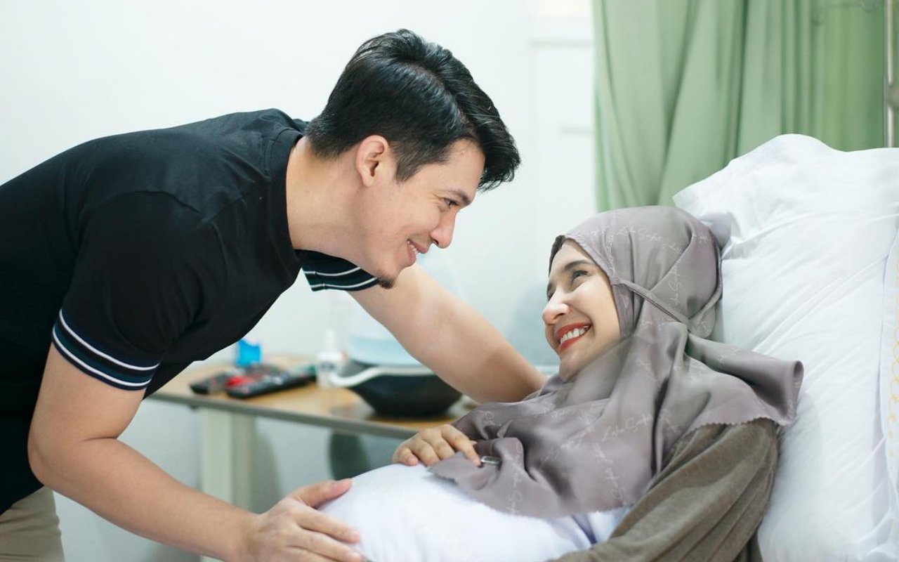 Baru Lahir, Zaskia Sungkar Perdana Pamer Wajah Tampan Sang Bayi Hingga Gercep Bikin Instagram