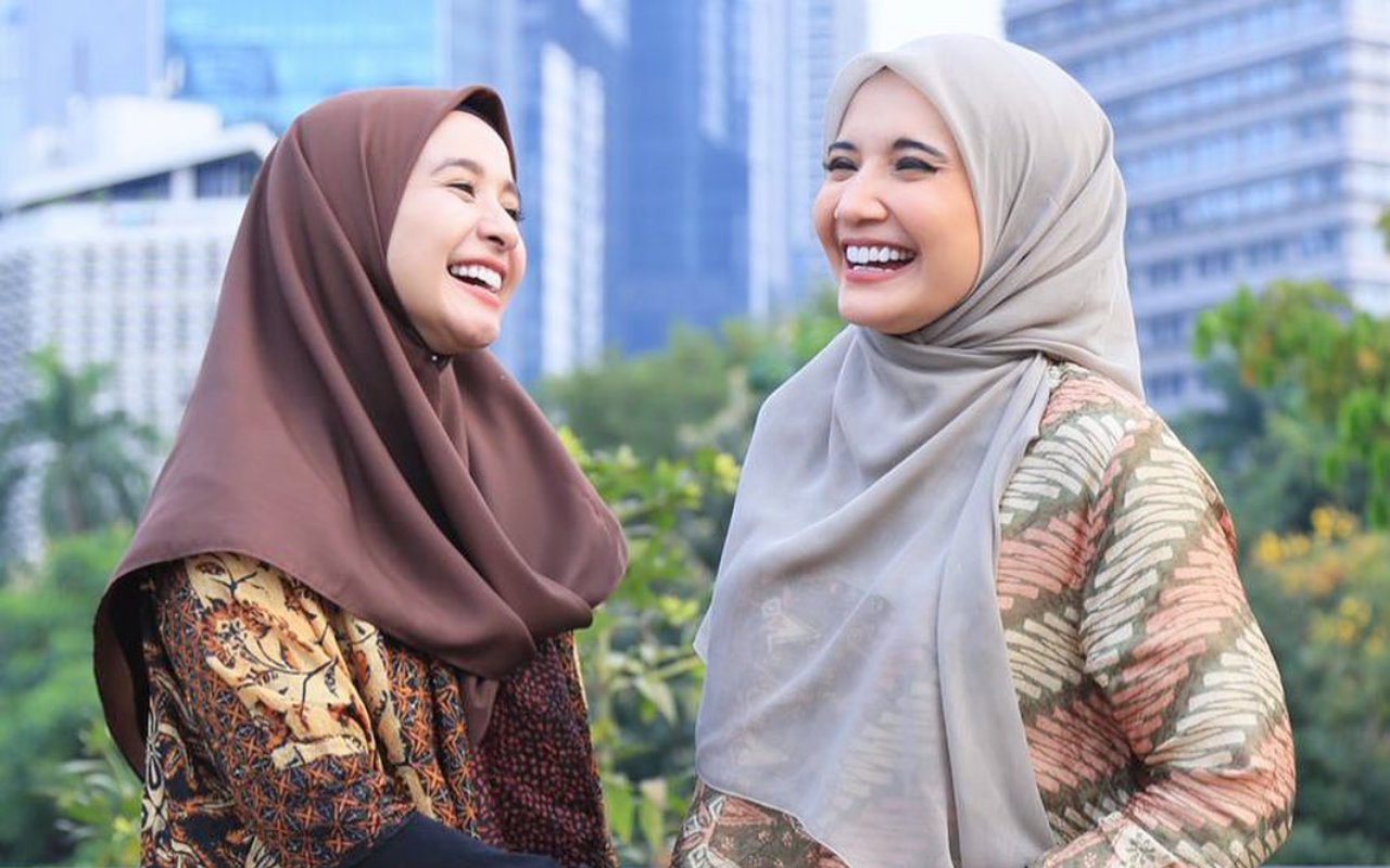 Ditinggal Nikah Emran, Laudya C. Bella Keibuan Gendong Bayi Zaskia Sungkar Sambil Senyum Merekah
