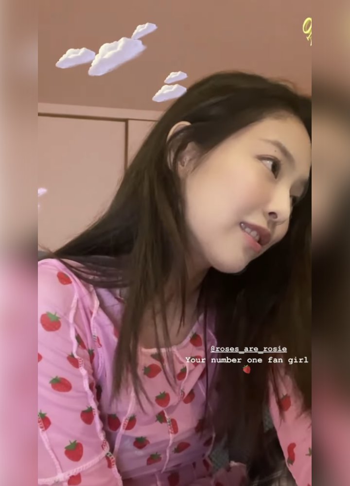 Jennie BLACKPINK Uwu Banget Dukung Debut Solo Rose, Kecantikan Natural Curi Fokus
