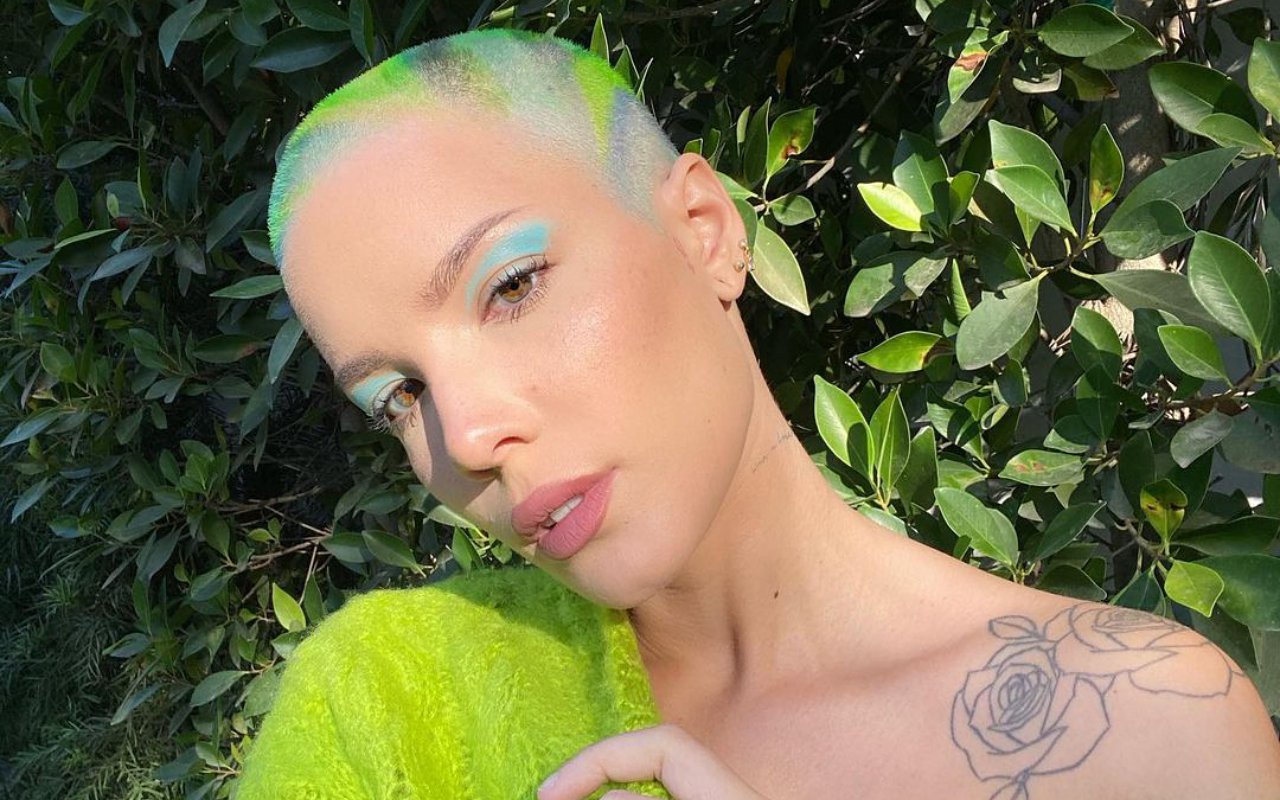 Halsey Kena Teguran Pihak Instagram Akibat Postingannya Ini, Kenapa?