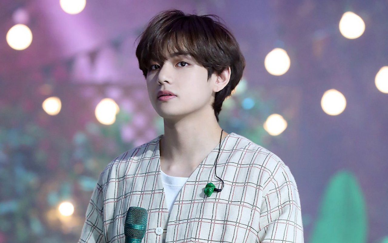 V BTS Terakhir Selfie 6 Bulan Lalu, Alasannya Nggak Bisa Dipercaya