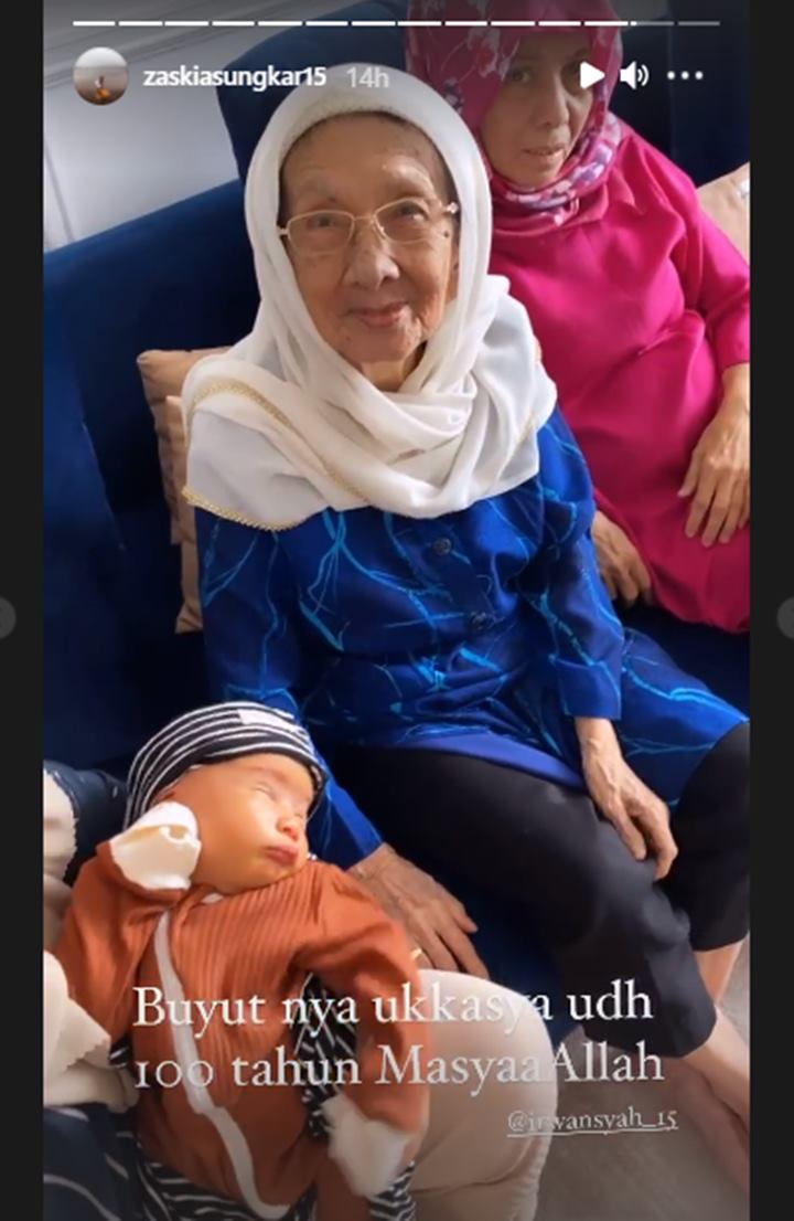 Zaskia Sungkar Pertemukan Sang Putra Dengan Nenek Buyut, Usianya Bikin Takjub