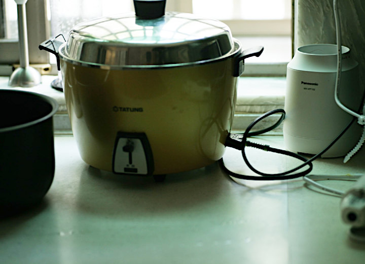 Pakai Air Panas Saat Memasak Nasi dengan Rice Cooker