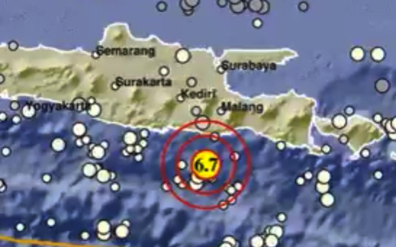 Gempa Bumi 6,7 M Guncang Malang, Jogja Surabaya Hingga Bali Ikut Rasakan