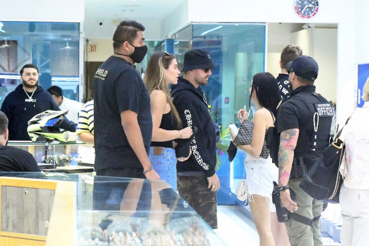 Scott Disick Dan Amelia Hamlin Kepergok Berada Di Tokoh Perhiasan, Segera Menikah?