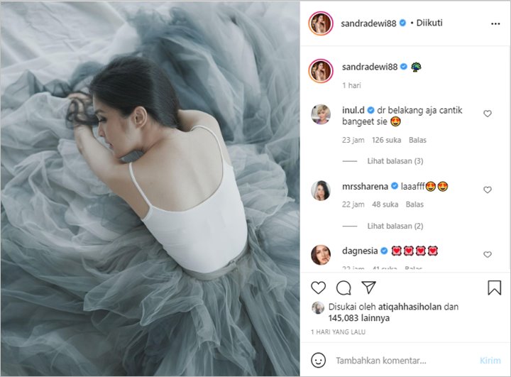 Sandra Dewi Pamer Punggung Mulus Bikin TErkesima