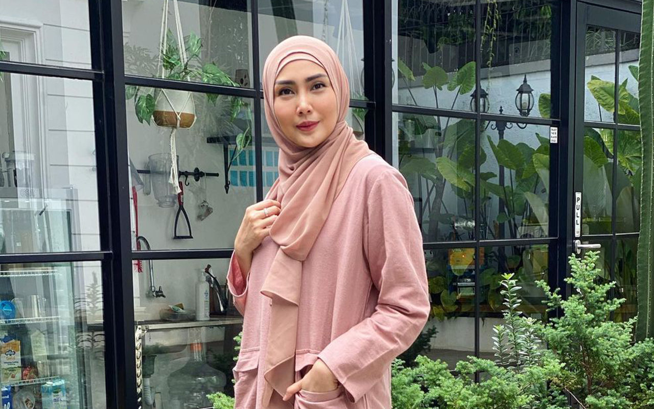 Fenita Ari jadi Kangen Pakai Baju Hijau Selama Pandemi, Ternyata Ini Alasannya