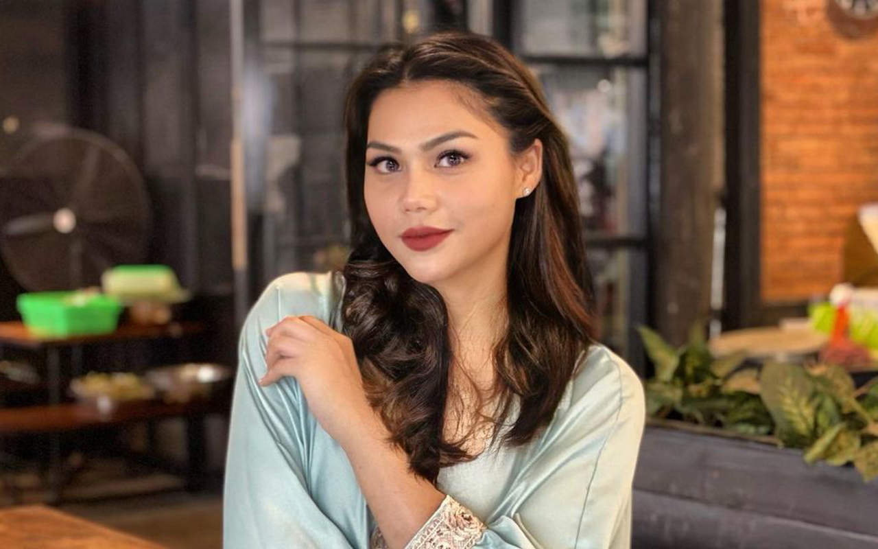 Mualaf, Katty Butterfly Pakai Mukena Cantik Saat Puasa Pertama Sukses Curi Perhatian