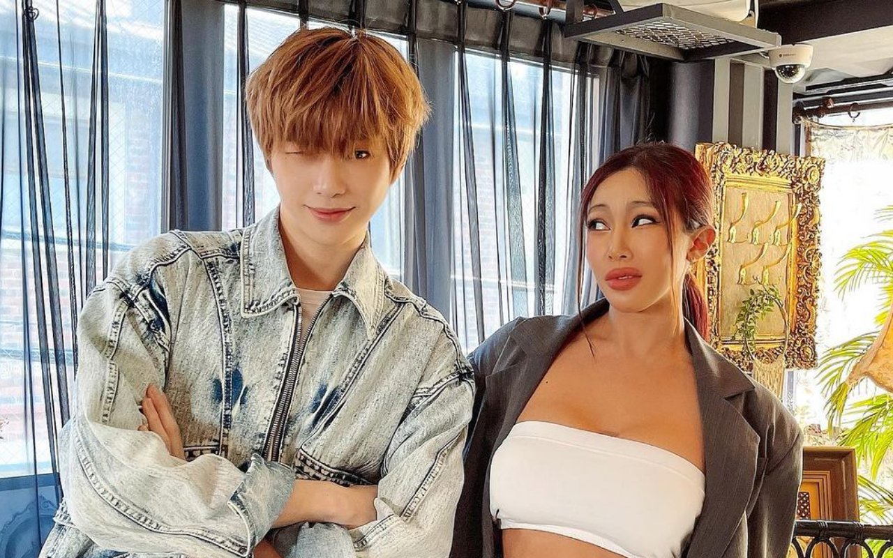 Jessi Blak-Blakan Tunjukkan Kekaguman Saat Periksa Wajah dan Tubuh Kang Daniel