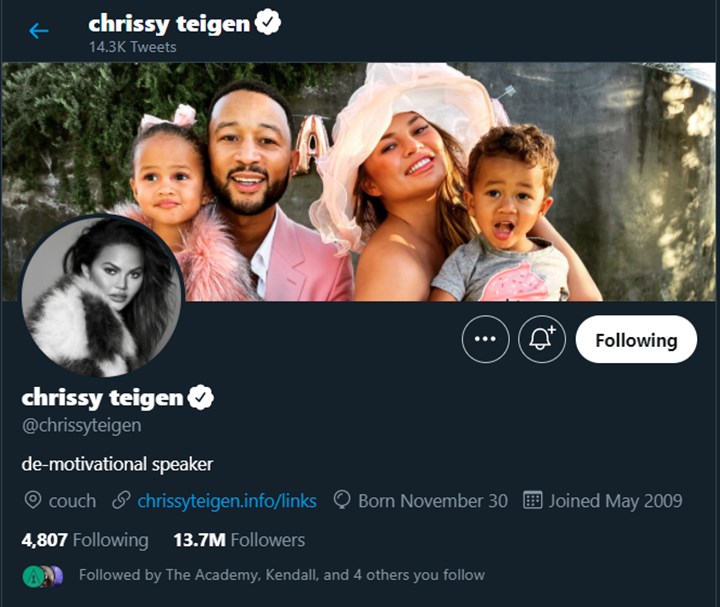 Chrissy Teigen Kembali Buka Twitter-nya Pasca Belum Sebulan Umumkan Tutup Akun