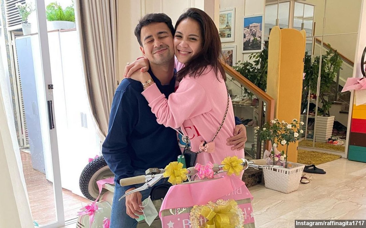 Nagita Slavina Makin Sensitif Usai Hamil, Ekspresi Ngambek Saat Digoda Raffi Ahmad Malah Bikin Gemas