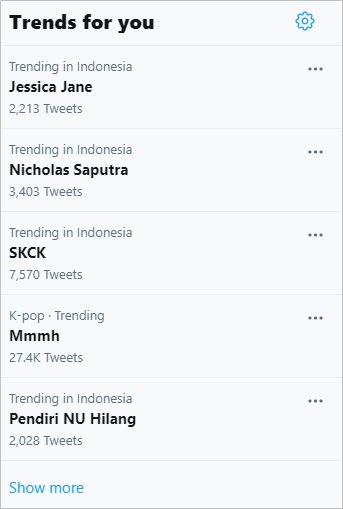 Sampai Trending, Sikap Nicholas Saputra Bela Ibu-ibu Saat Antre Vaksin Bikin Riuh Warga Twitter