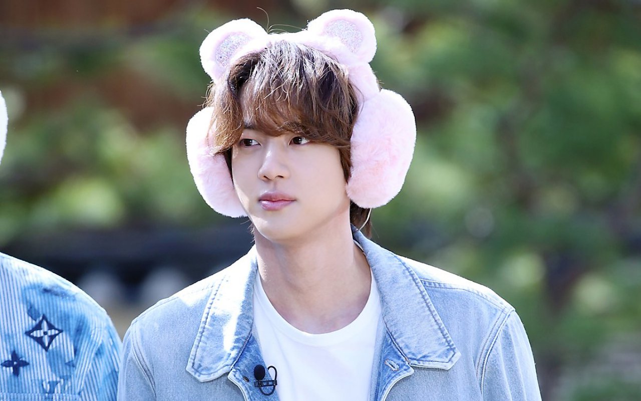 Selama episode terbaru 'Run BTS!', BTS mengambil bagian dalam pingpong khusus yang memamerkan keahlian mereka. Jin kena sindir habis-habisan karena sering menggunakan trik curang.