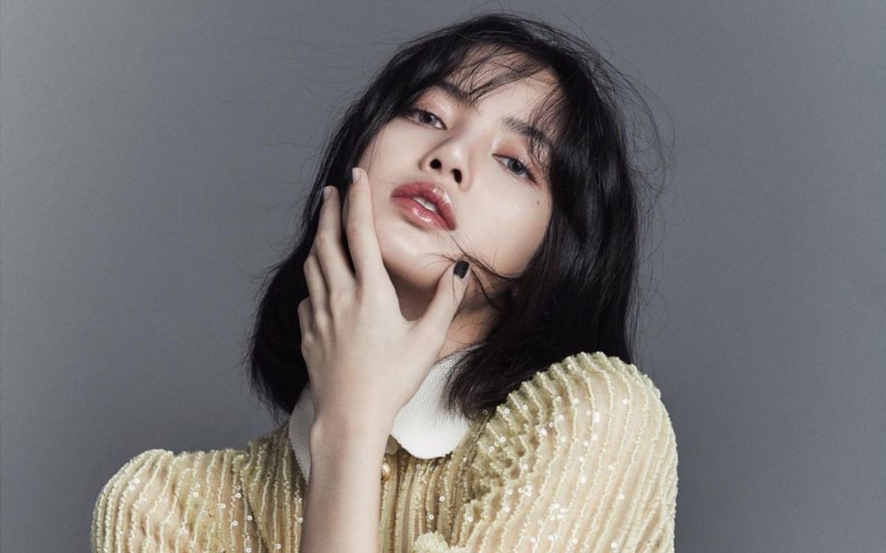 Seperti diketahui, Lisa BLACKPINK saat ini sibuk menjadi mentor di program survival iQIYI 'Youth With You 3'. Rupanya ada satu trainee yang sukses membuatnya kesengsem.