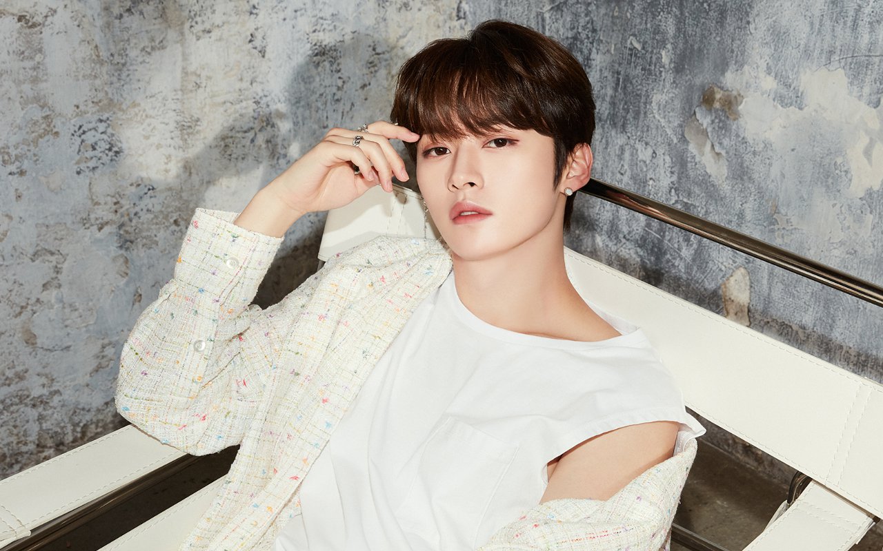 Lee Know Stray Kids kembali membagikan sederet foto yang sangat random melalui akun Instagram resmi grup sontak membuat para penggemar heran dengan karakter tak tertebaknya.
