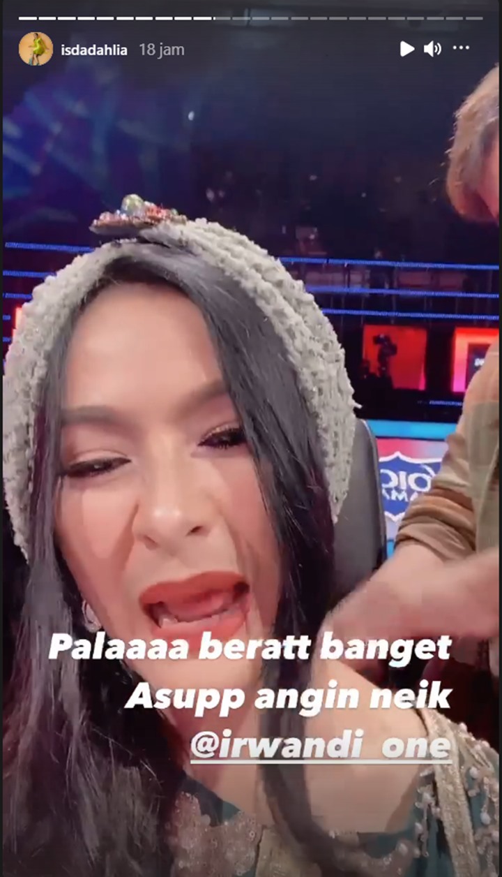 Demi Profesionalitas, Iis Dahlia Rela Kerokan Di Lokasi Syuting