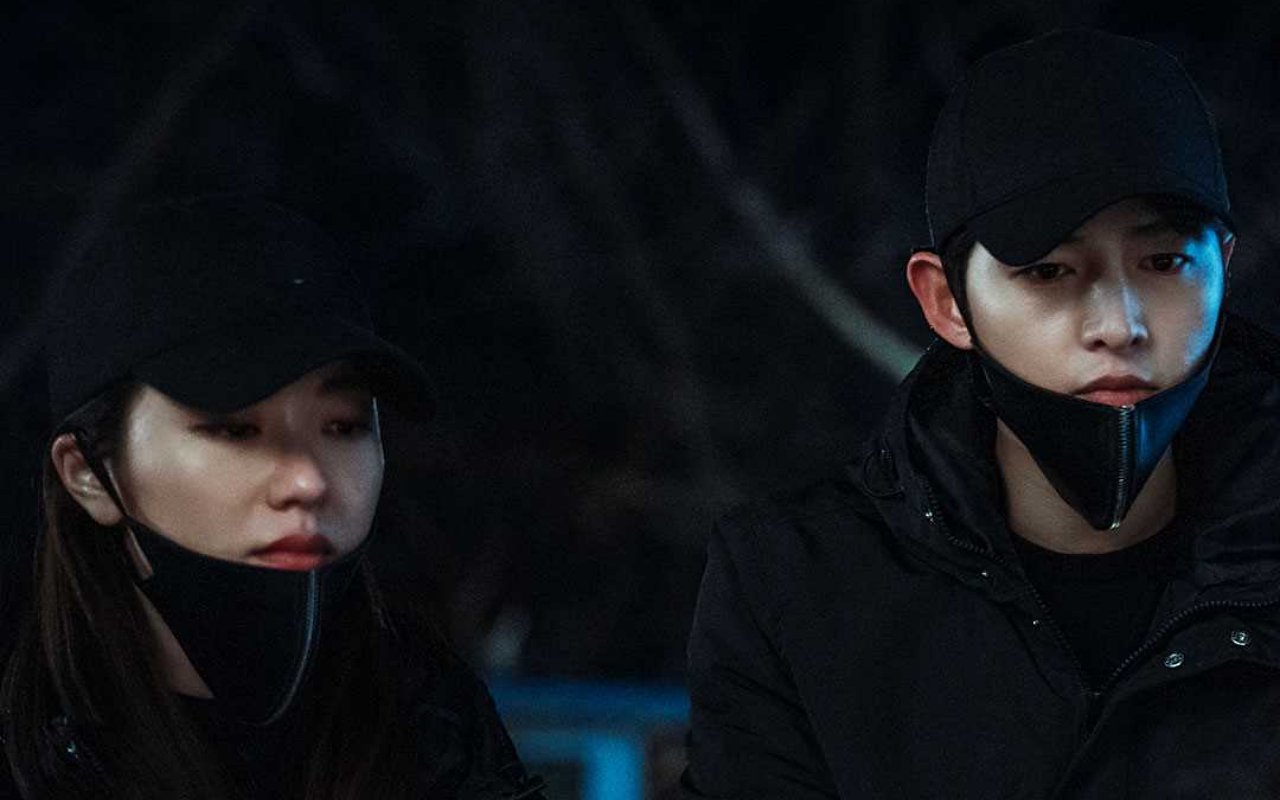 Song Joong Ki Selamatkan Jeon Yeo Bin di Saat yang Tepat, 'Vincenzo' Bikin Netizen Terkesima
