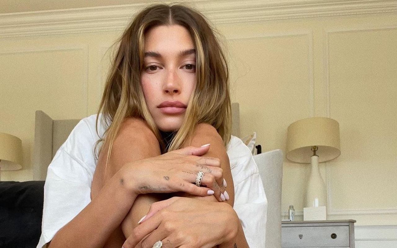 Hailey Baldwin Kini Mulai Terapkan Aturan Batasi Gunakan Instagram Untuk Hindari Pengaruh Buruk