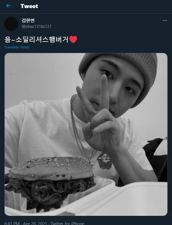 B.I pamerkan selfie baru dengan hamburger