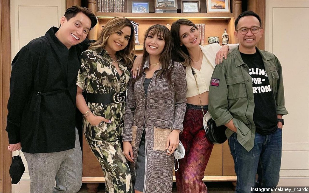 Ayu Dewi Akhirnya Kumpul Lagi Dengan Melaney Ricardo Cs: Ujungnya Pinjem-pinjeman Duit