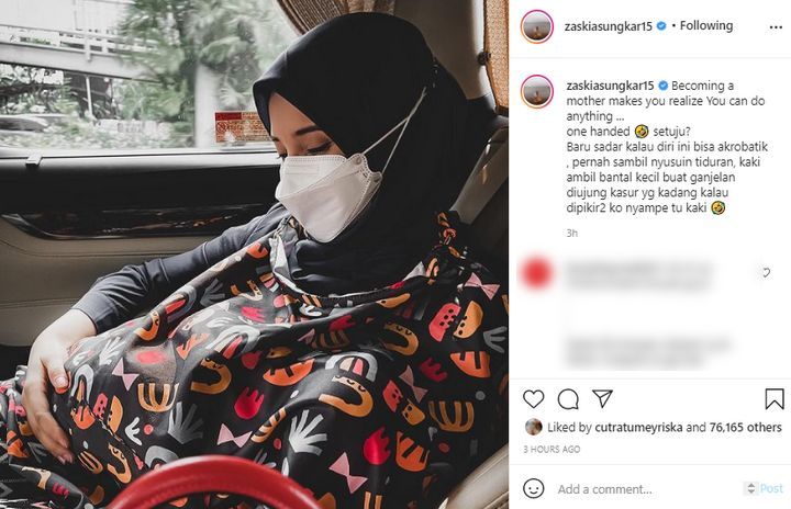 Zaskia Sungkar Bisa Multitasking Satu Tangan