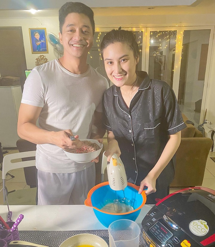 Adly Fairuz Temani Istri Masak Bareng
